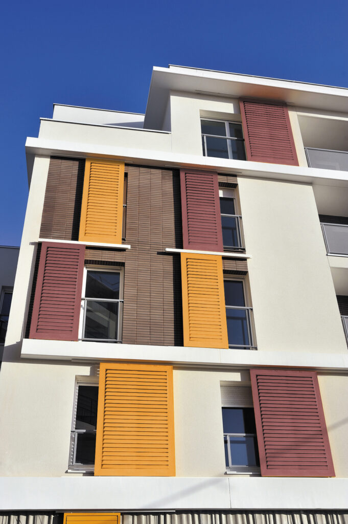 Volets-coulissants-alu-extrude-lames-horizontales-rouge-3004-6